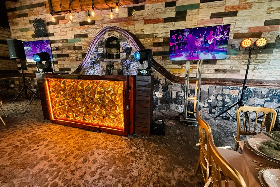 ¿Incluye servicio de DJ?