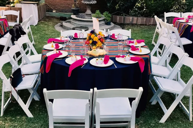 banquetes-para-eventos-sociales-y-empresariales-montaje-mexicano-colorido-en-jardin-para-evento