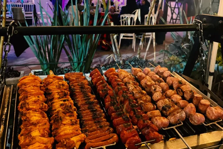 banquetes-para-eventos-sociales-y-empresariales-parrillada-y-catering-con-carne-asada-en-evento