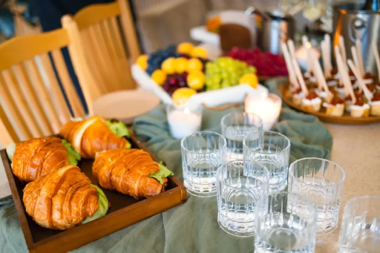 coffee-break-para-eventos-en-puebla-desayuno-con-croissants-y-bocadillos