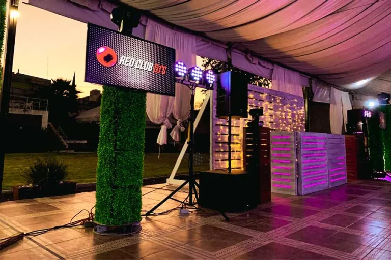 nuestro-montaje-dj-para-bodas-estilo-vintage-con-naturaleza-artificial