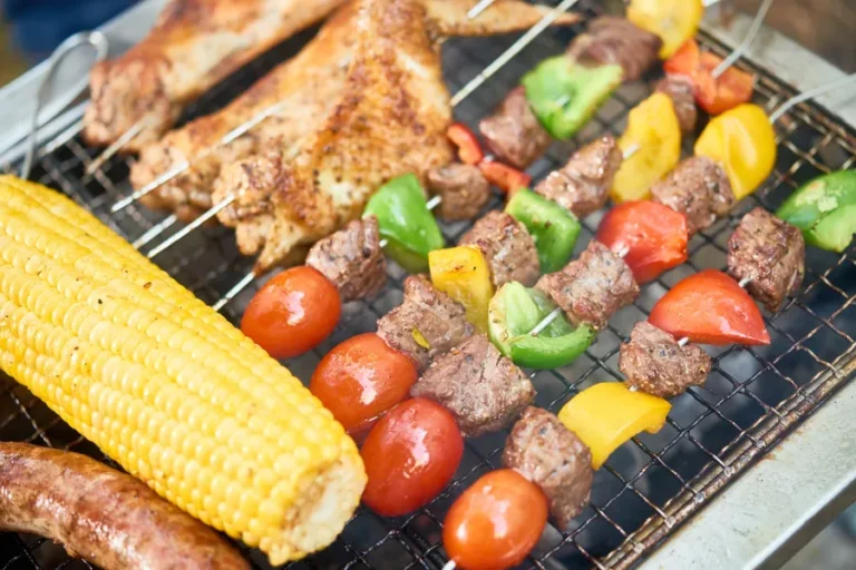 parrillada-mixta-para-eventos-con-elote-y-carnes-asadas